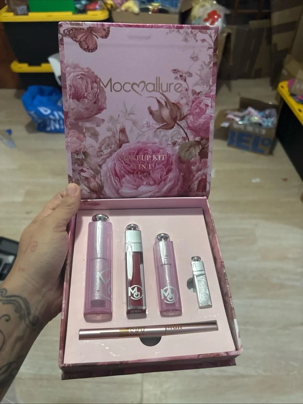 4-Piece Women’s Lipstick & Gloss Set — Pink & Red Shades